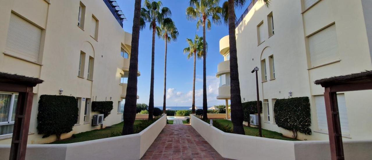 Beachfront Neptuno I, Complex,Views,Pool,Garden, Elviria Марбелья Экстерьер фото