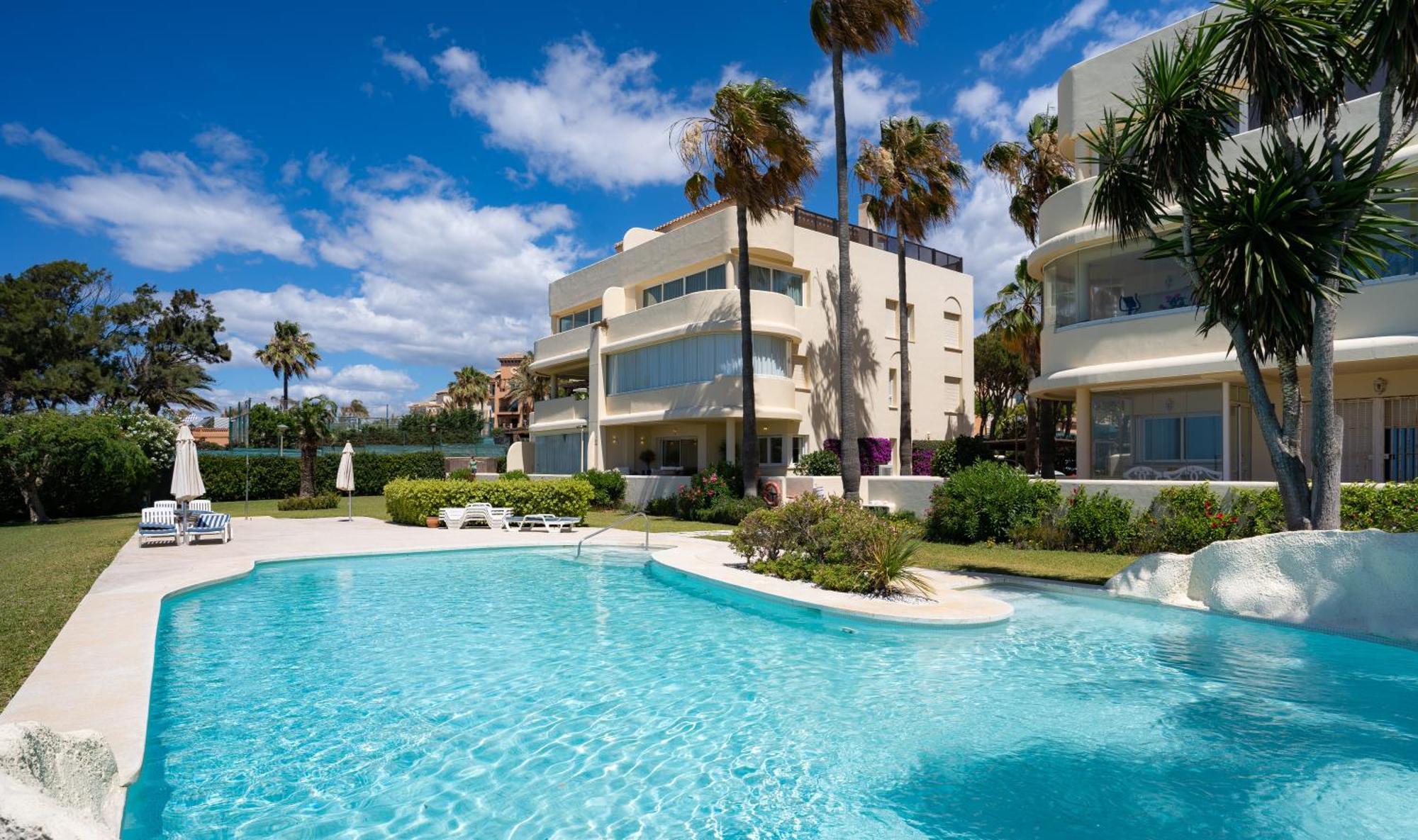Beachfront Neptuno I, Complex,Views,Pool,Garden, Elviria Марбелья Экстерьер фото