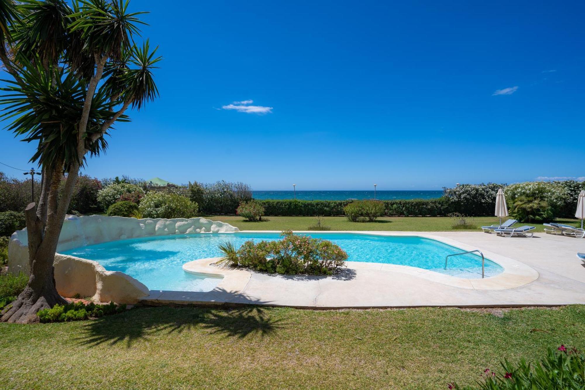 Beachfront Neptuno I, Complex,Views,Pool,Garden, Elviria Марбелья Экстерьер фото