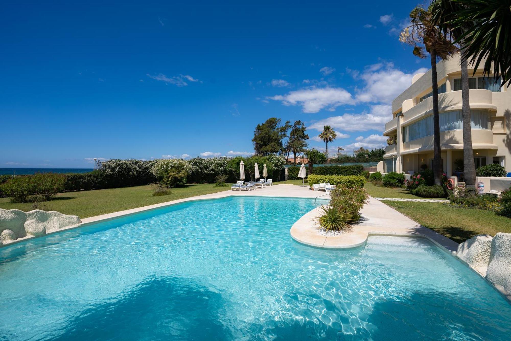 Beachfront Neptuno I, Complex,Views,Pool,Garden, Elviria Марбелья Экстерьер фото